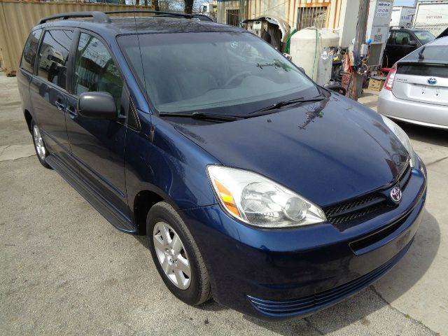 2005 Toyota Sienna LE 7-Passenger 4dr Mini-Van